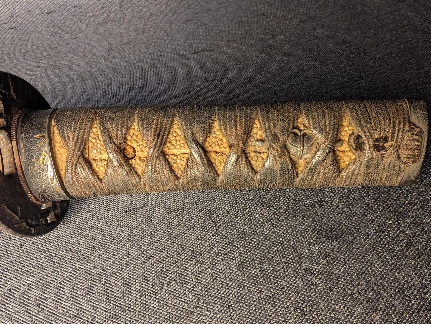 Broken Wakizashi - Black Lacquer with Gold Highlights and Iron Tsuba – BB-005