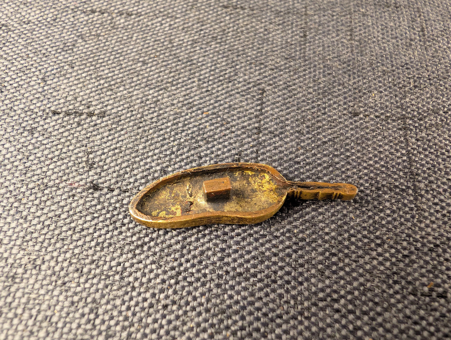 Single Menuki with Gilded Feather Motif – MS-039