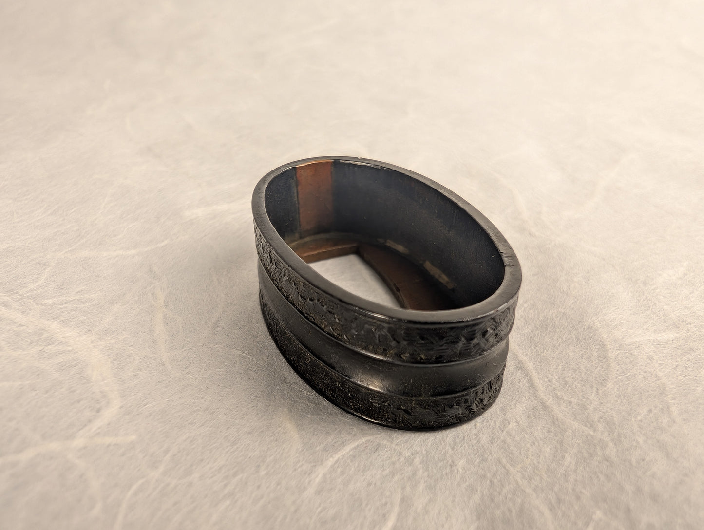 Fuchi with Cross-Hatched Textile Pattern - FU-018