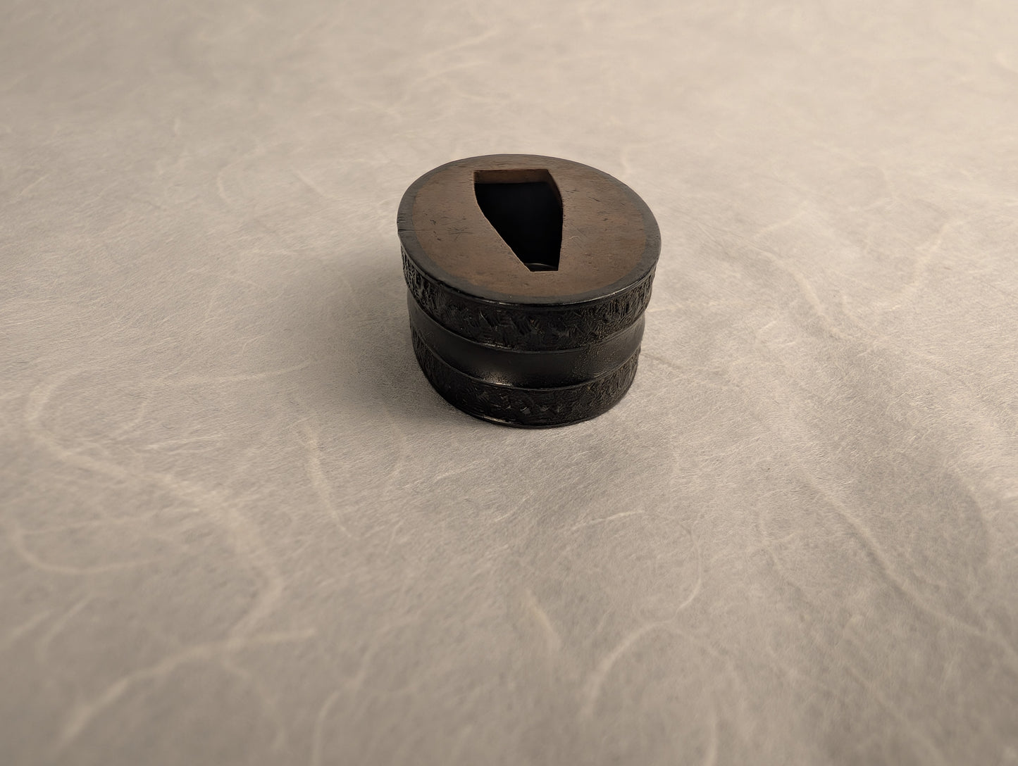 Fuchi with Cross-Hatched Textile Pattern - FU-018