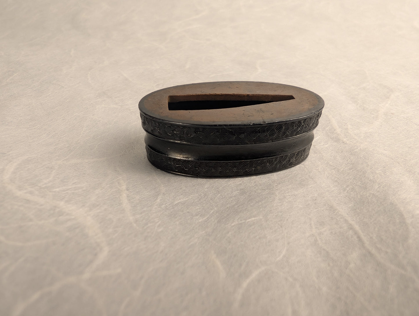 Fuchi with Cross-Hatched Textile Pattern - FU-018