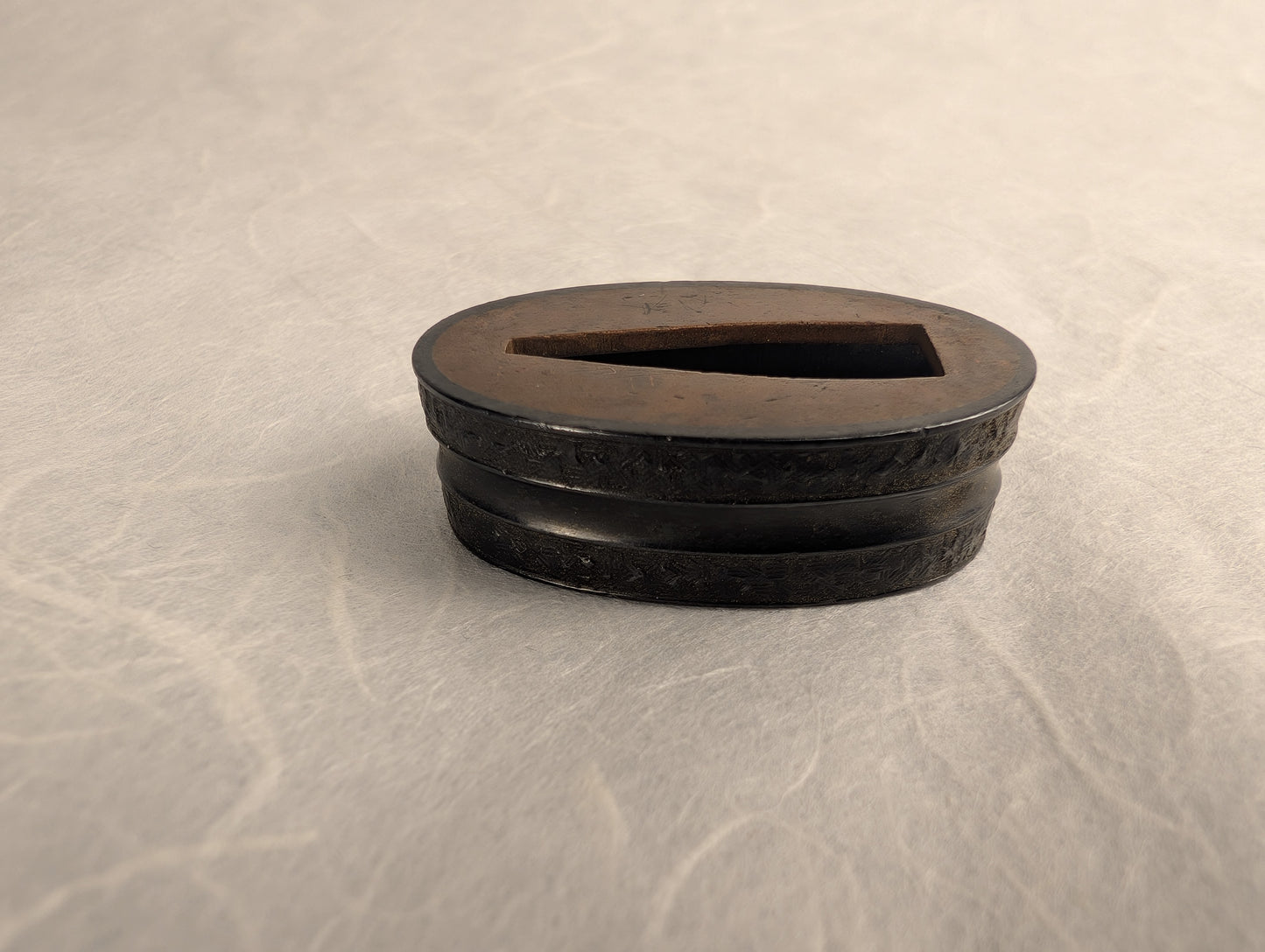 Fuchi with Cross-Hatched Textile Pattern - FU-018