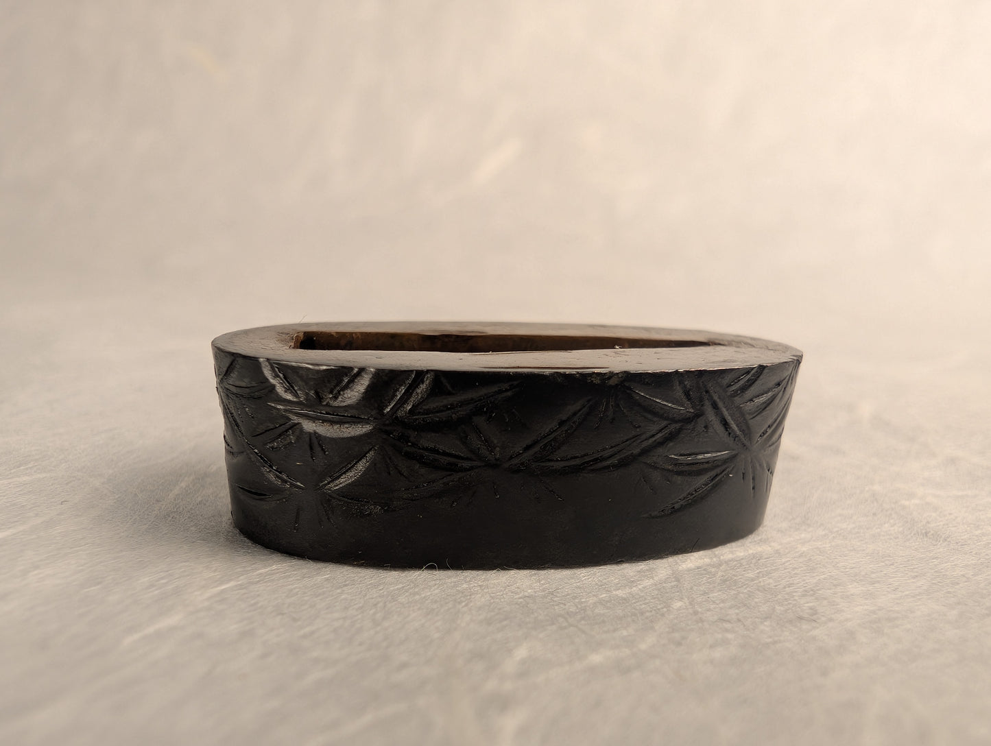 Shakudō Fuchi with Hemp Leaves and Gold Inlay - FU-034