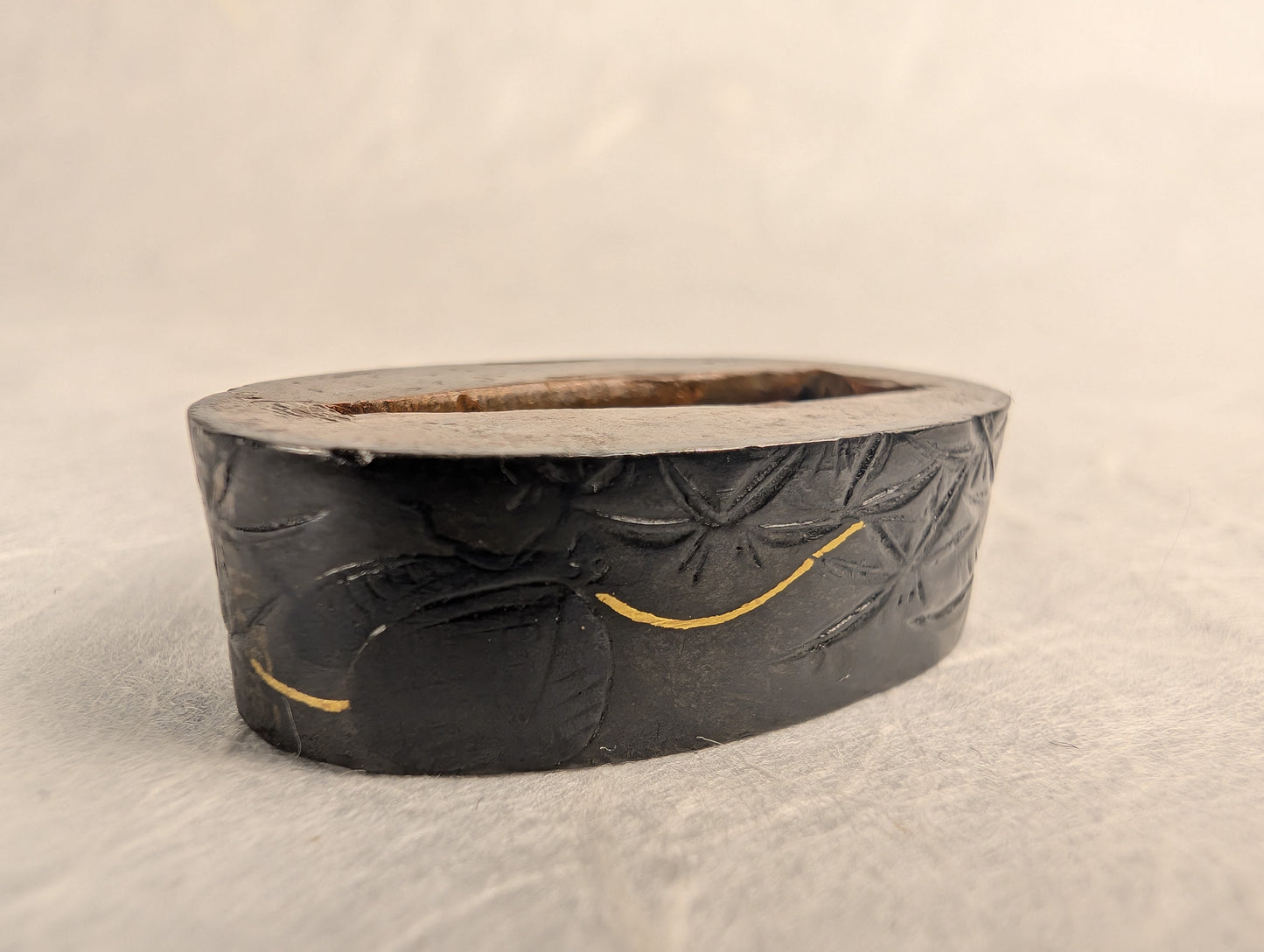 Shakudō Fuchi with Hemp Leaves and Gold Inlay - FU-034