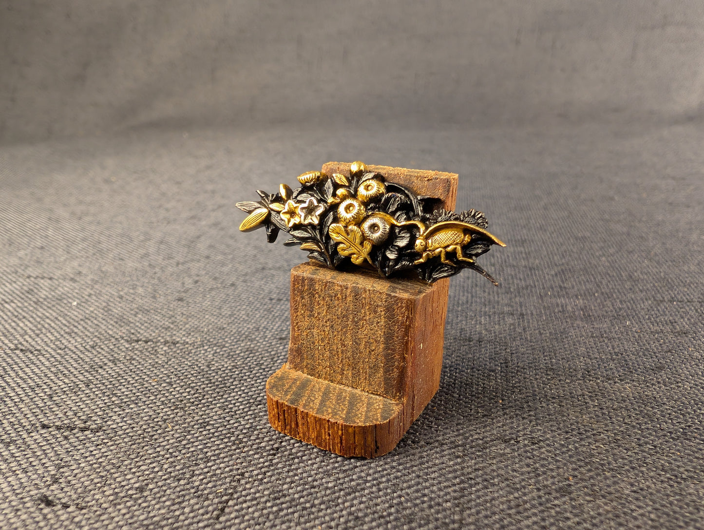 Single Menuki With Flower, Grasses and Cricket Motif – MS-029
