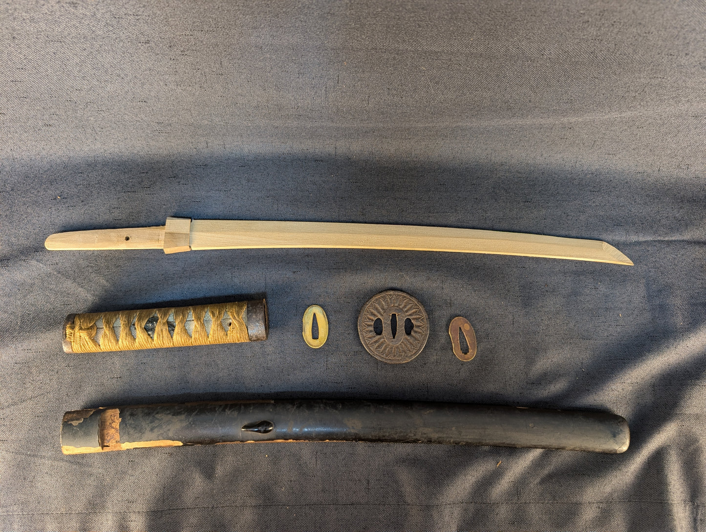 Wakizashi koshirae – Iron sunburst tsuba with Hare of Inaba and Fish Motif – KS-004