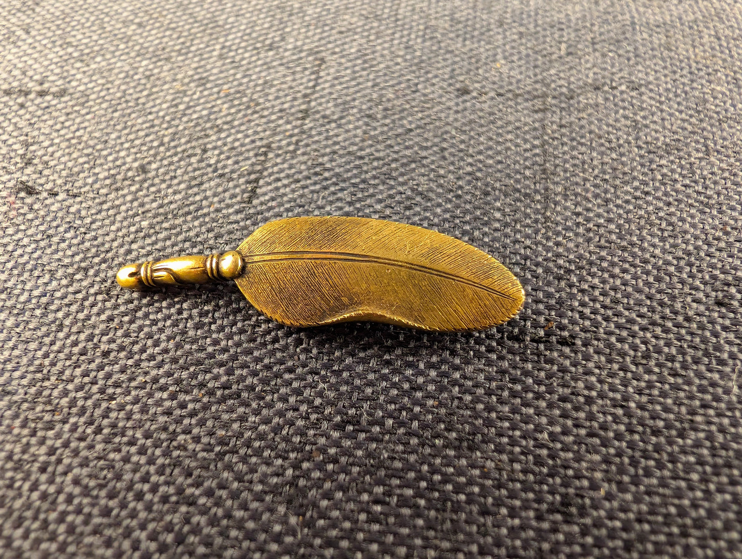 Single Menuki with Gilded Feather Motif – MS-039
