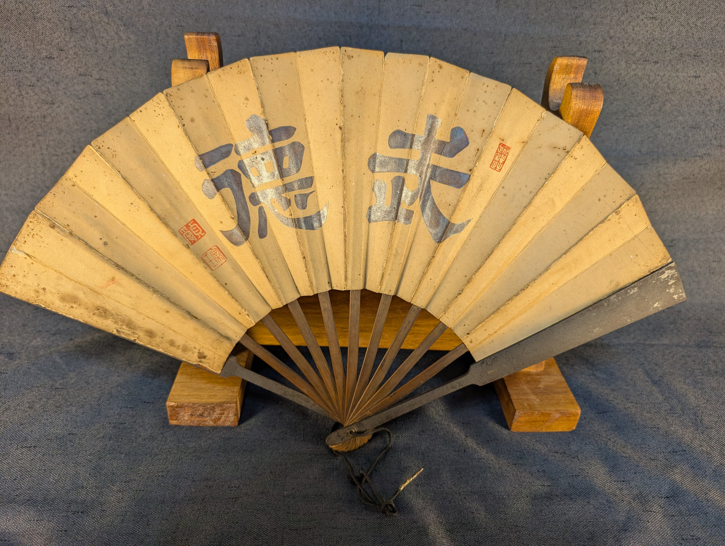 武徳 Dai Nippon Butokukai Fan - Gold with Silver Flake War Fan (Tessen) – TN-003