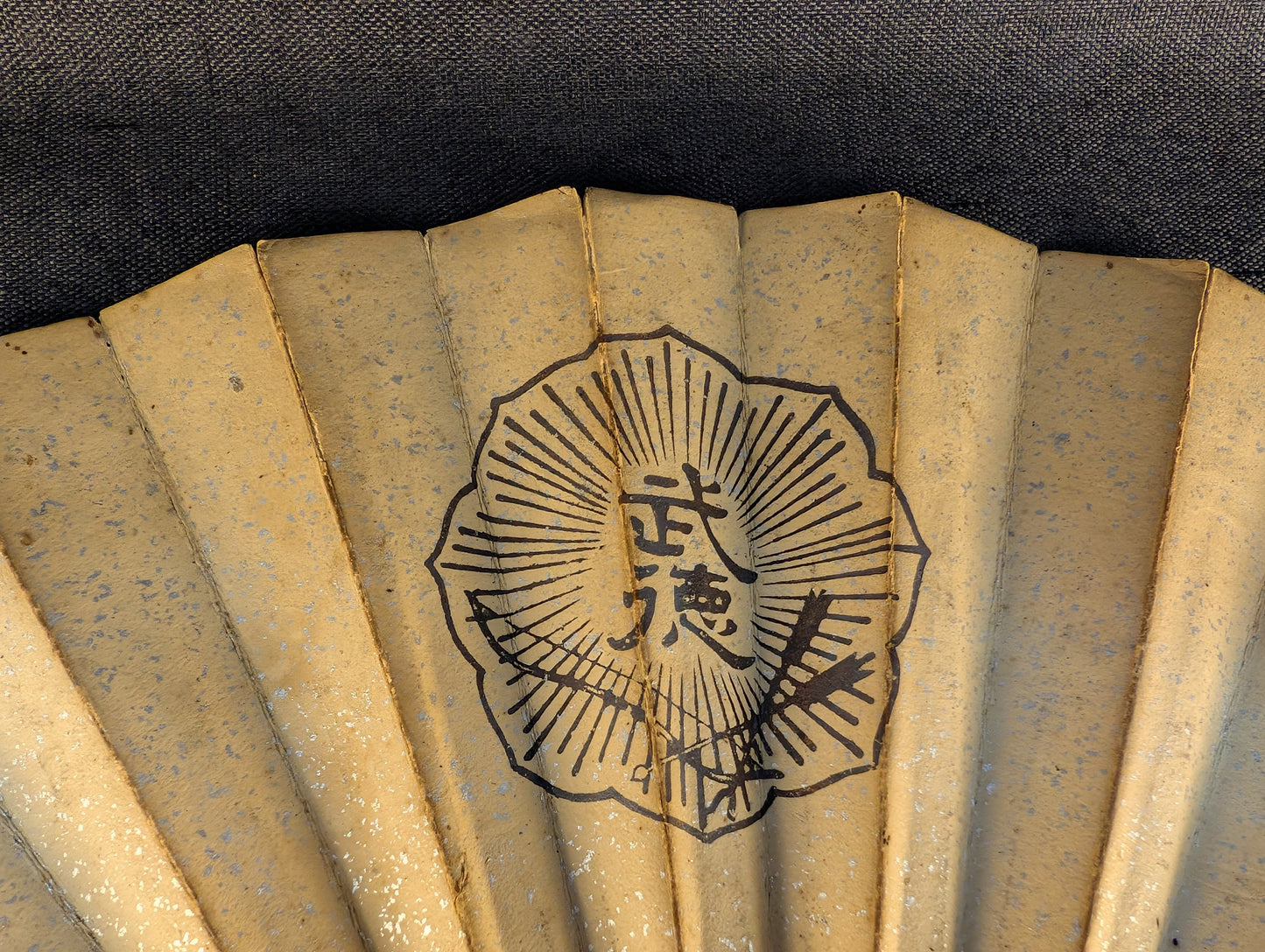 武徳 Dai Nippon Butokukai Fan - Gold with Silver Flake War Fan (Tessen) – TN-003
