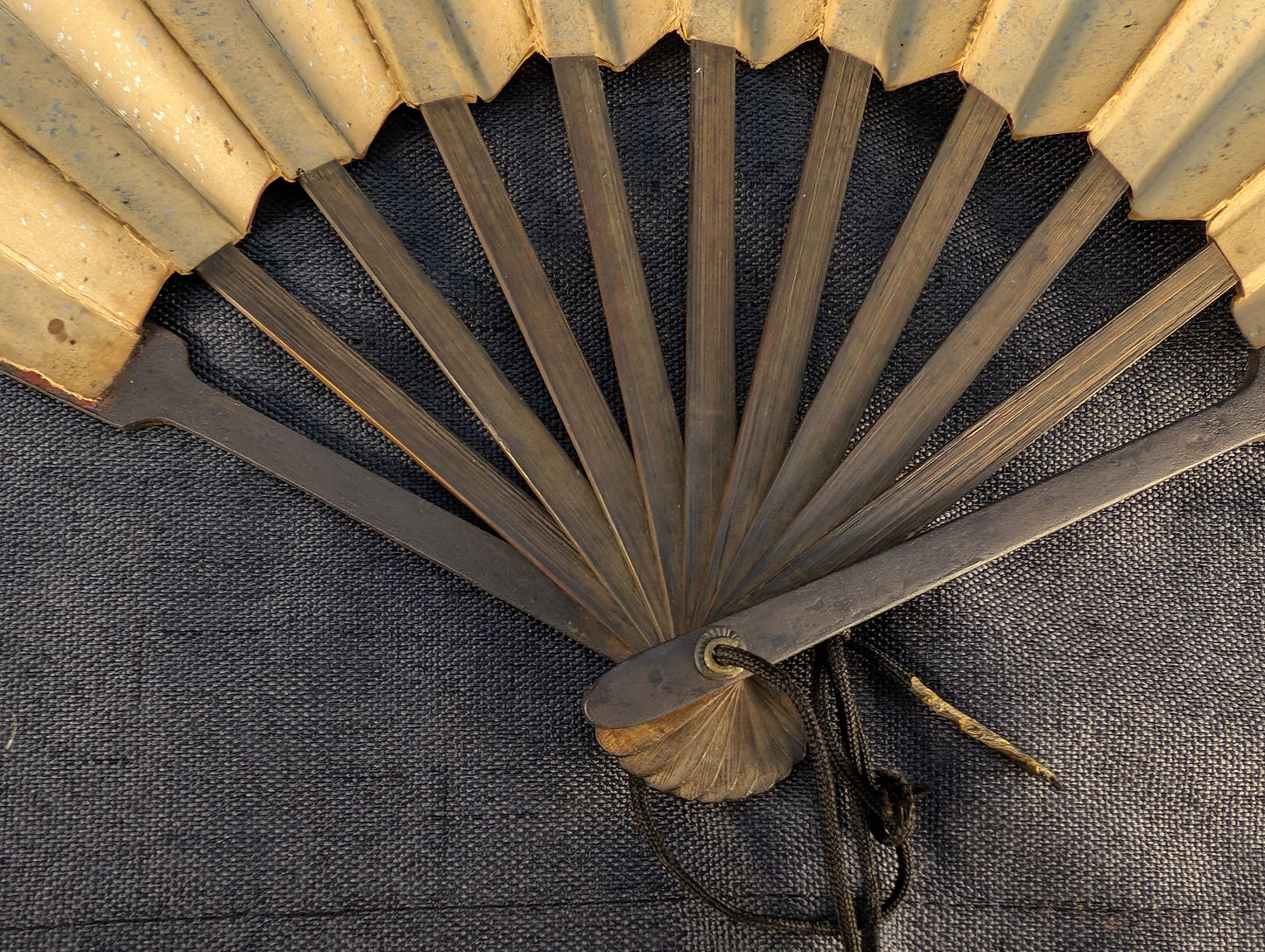 武徳 Dai Nippon Butokukai Fan - Gold with Silver Flake War Fan (Tessen) – TN-003